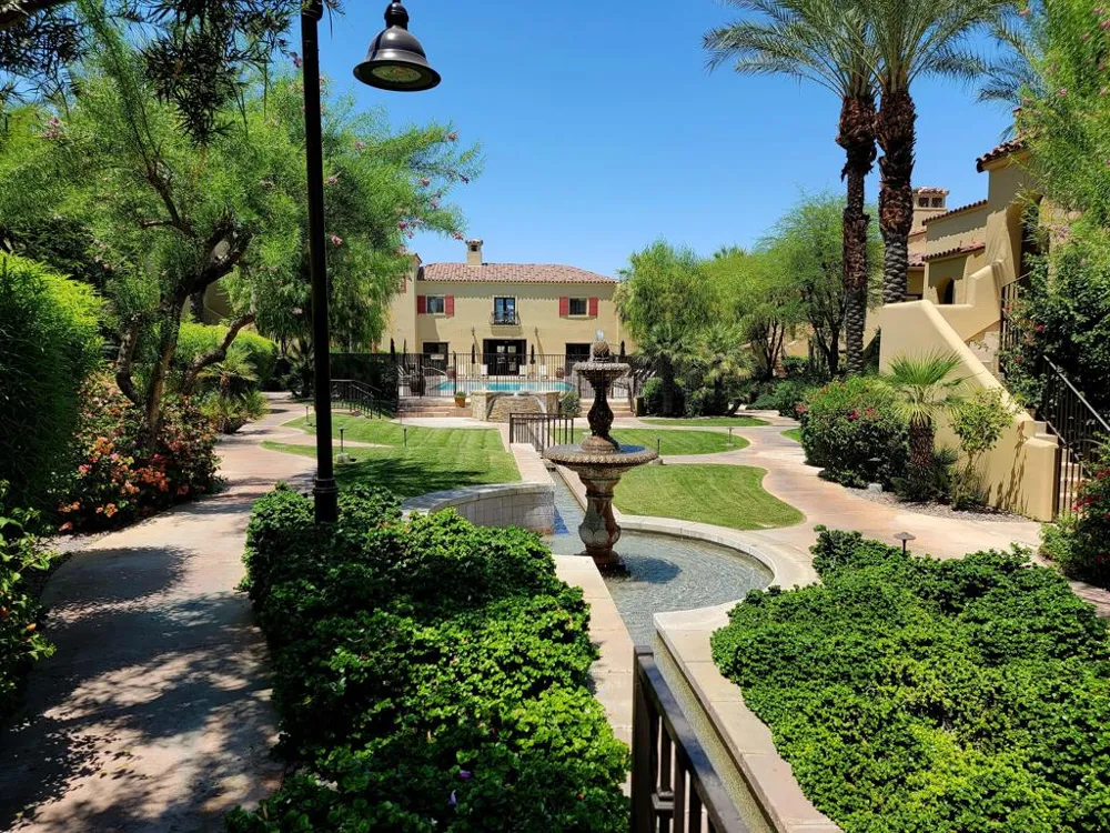 1018 Villorrio Drive Palm Springs, CA 92262