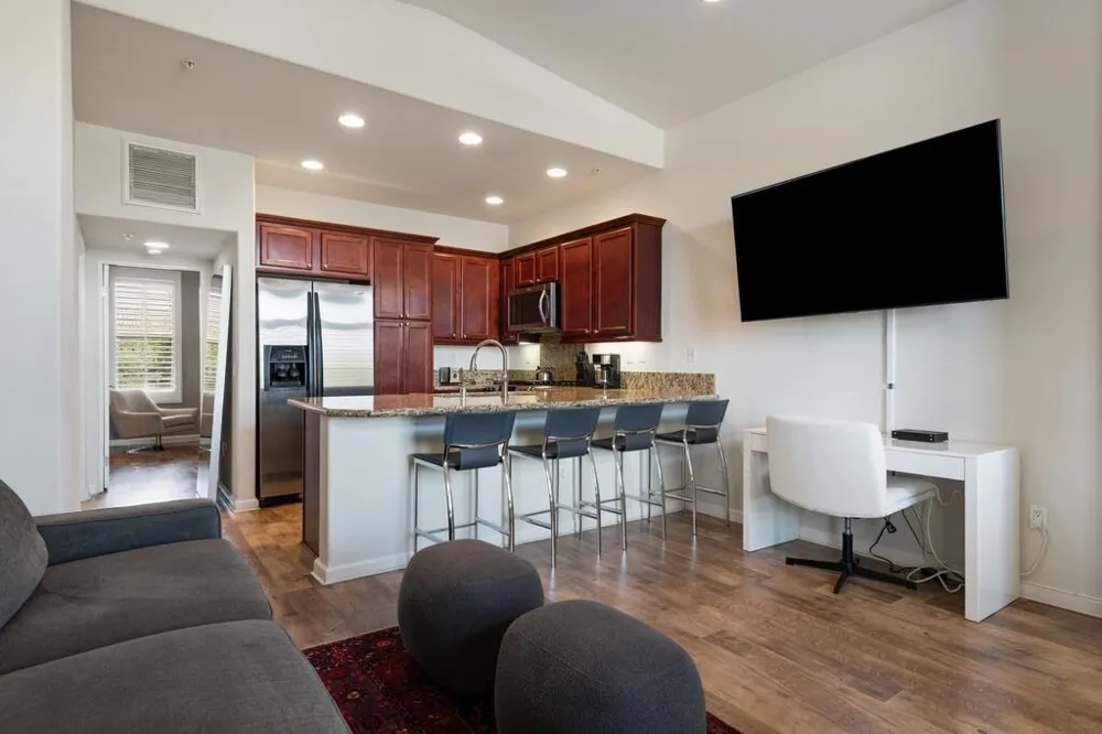 1018 Villorrio Drive Palm Springs, CA 92262