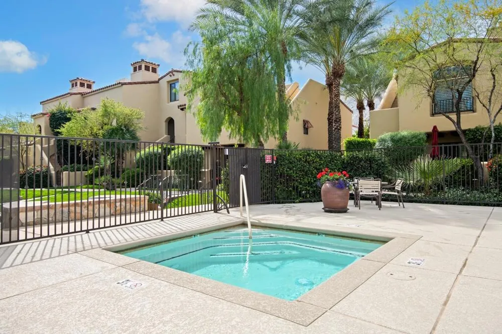 1018 Villorrio Drive Palm Springs, CA 92262