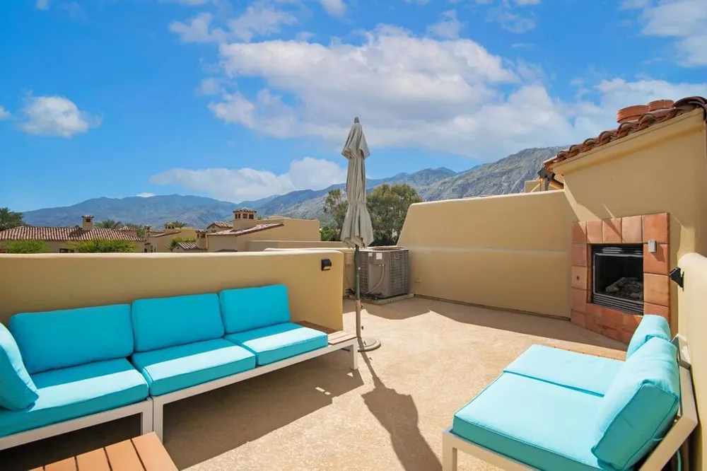 1018 Villorrio Drive Palm Springs, CA 92262