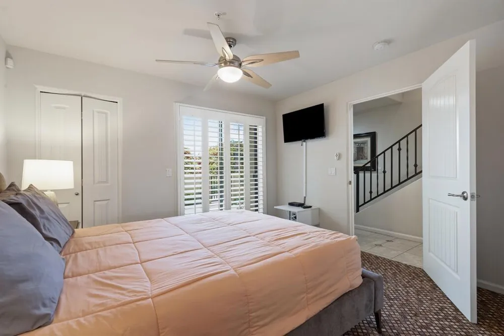 1018 Villorrio Drive Palm Springs, CA 92262