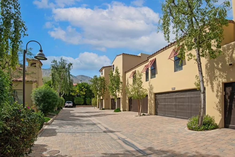 1018 Villorrio Drive Palm Springs, CA 92262