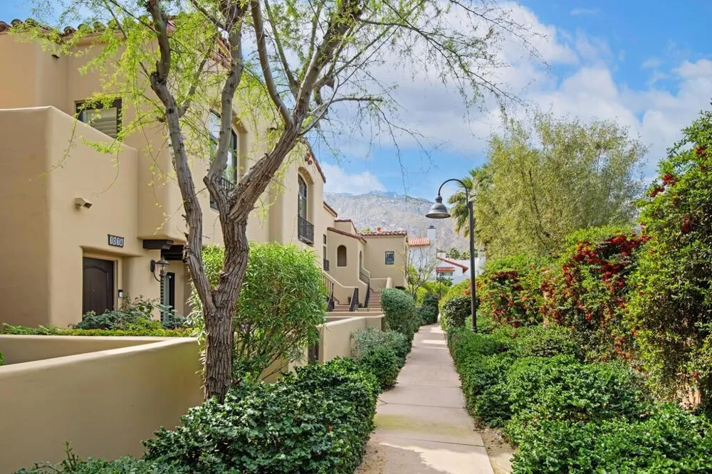 1018 Villorrio Drive Palm Springs, CA 92262