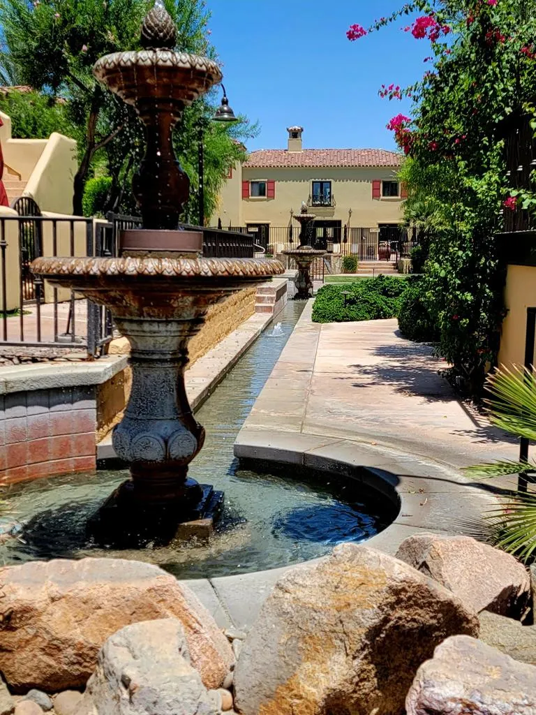 1018 Villorrio Drive Palm Springs, CA 92262