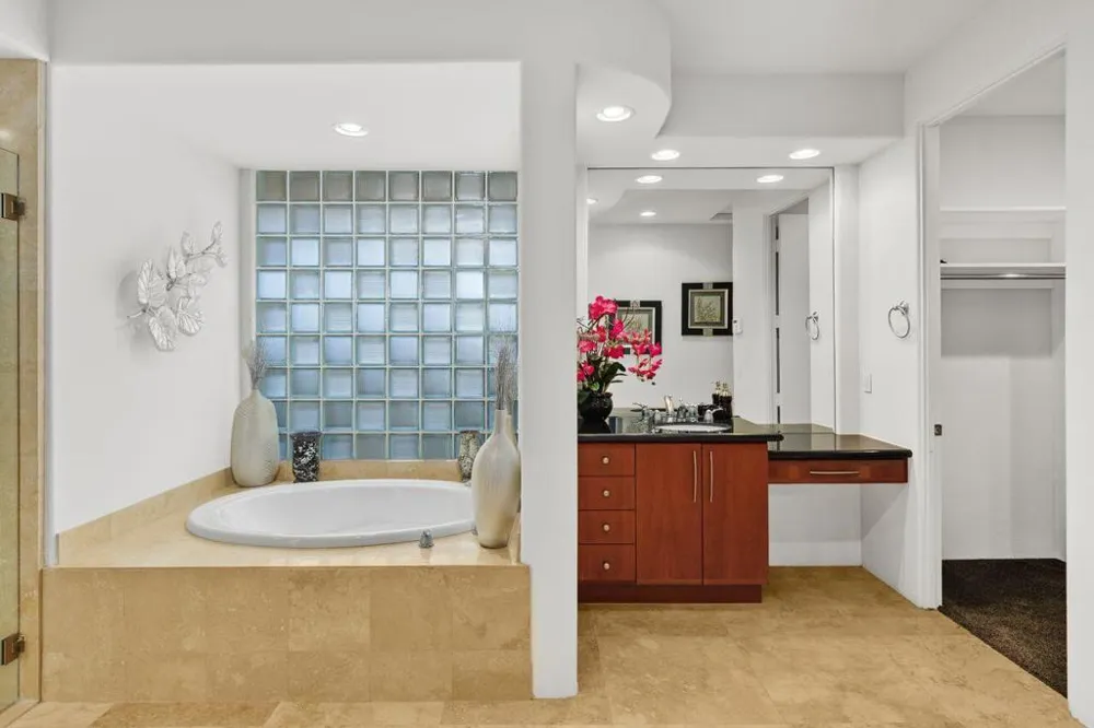 50220 Via Puente La Quinta, CA 92253