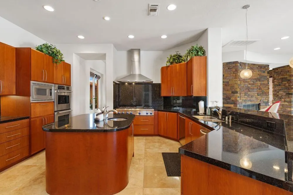 50220 Via Puente La Quinta, CA 92253