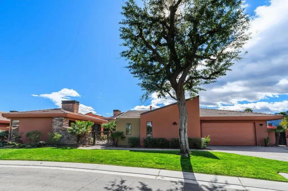 50220 Via Puente La Quinta, CA 92253