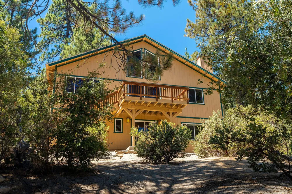 25265 Foster Lake Road Idyllwild, CA 92549