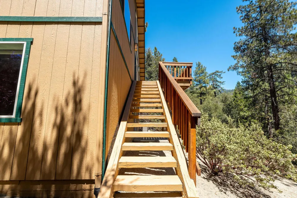 25265 Foster Lake Road Idyllwild, CA 92549