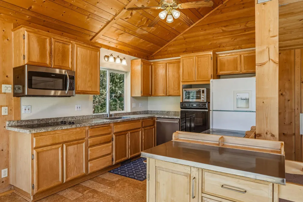 25265 Foster Lake Road Idyllwild, CA 92549