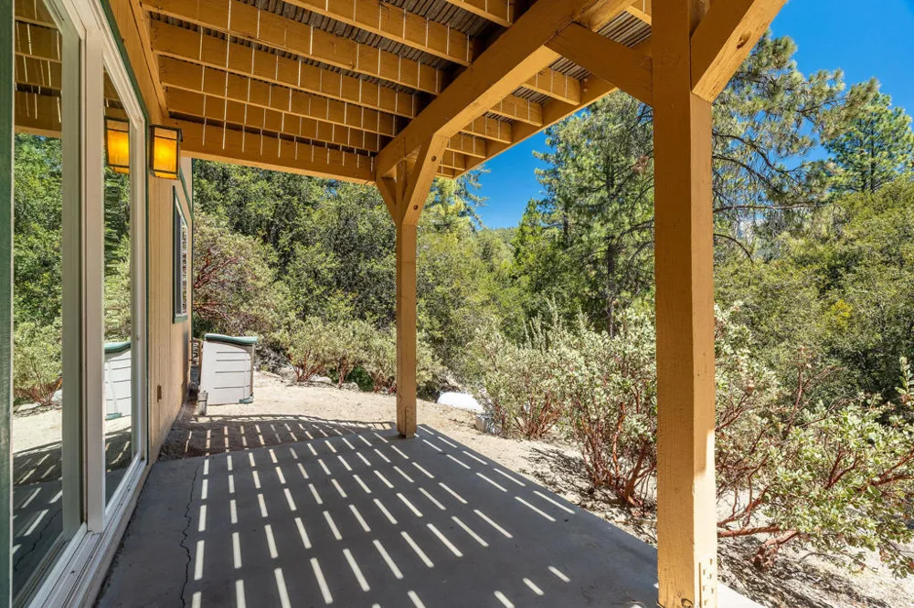 25265 Foster Lake Road Idyllwild, CA 92549