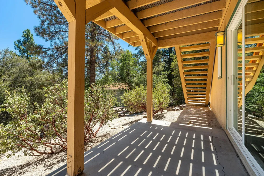 25265 Foster Lake Road Idyllwild, CA 92549
