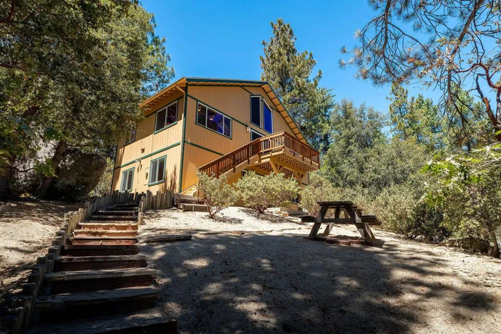 25265 Foster Lake Road Idyllwild, CA 92549