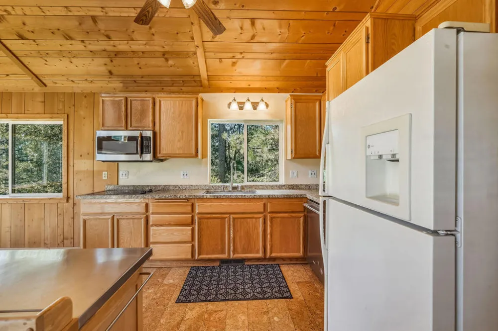 25265 Foster Lake Road Idyllwild, CA 92549