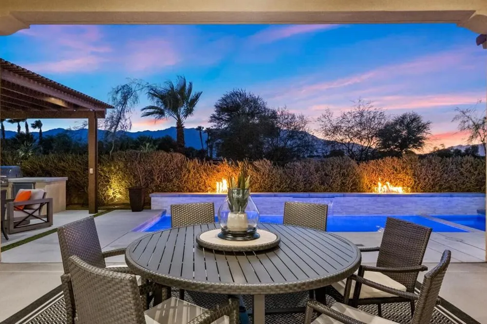 40 Burgundy Rancho Mirage, CA 92270