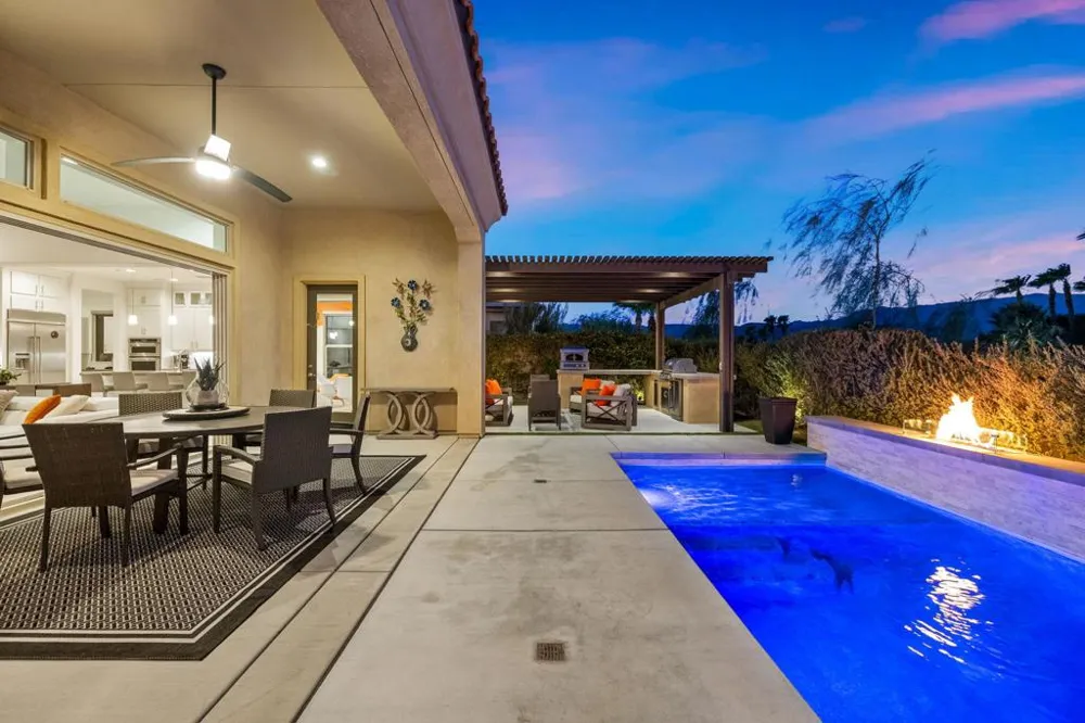 40 Burgundy Rancho Mirage, CA 92270