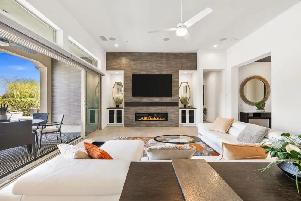 40 Burgundy Rancho Mirage, CA 92270