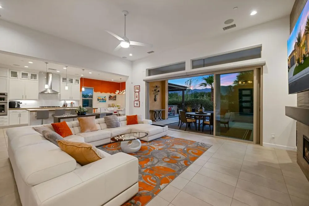 40 Burgundy Rancho Mirage, CA 92270