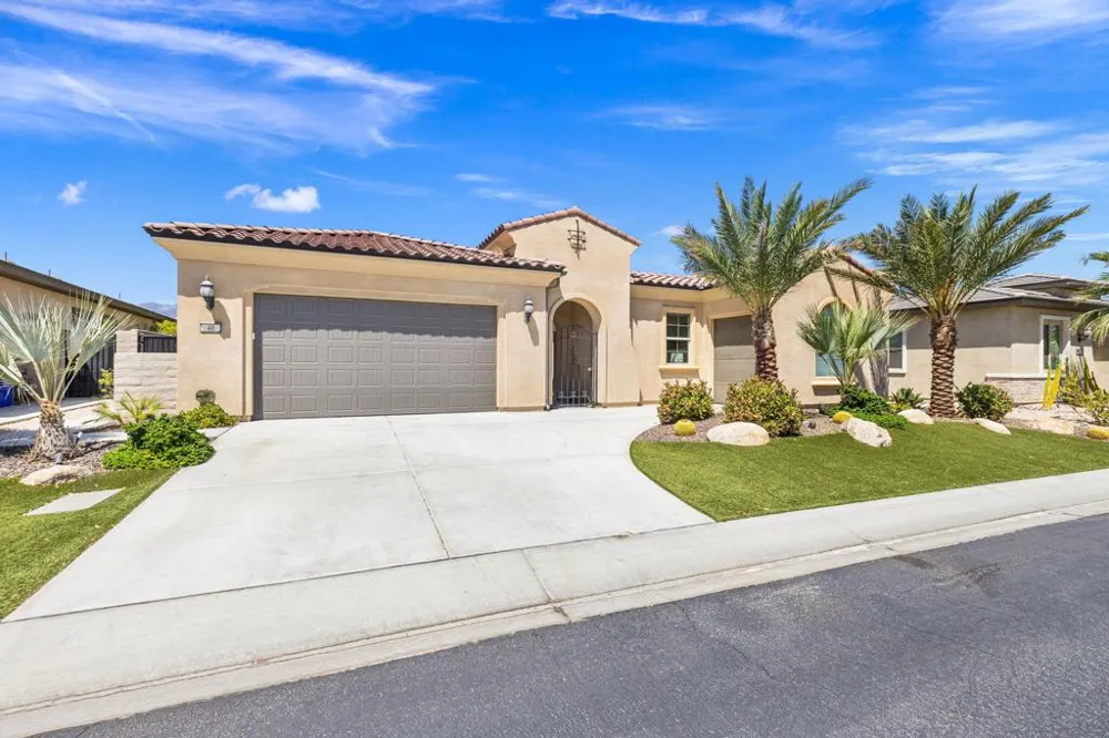 40 Burgundy Rancho Mirage, CA 92270