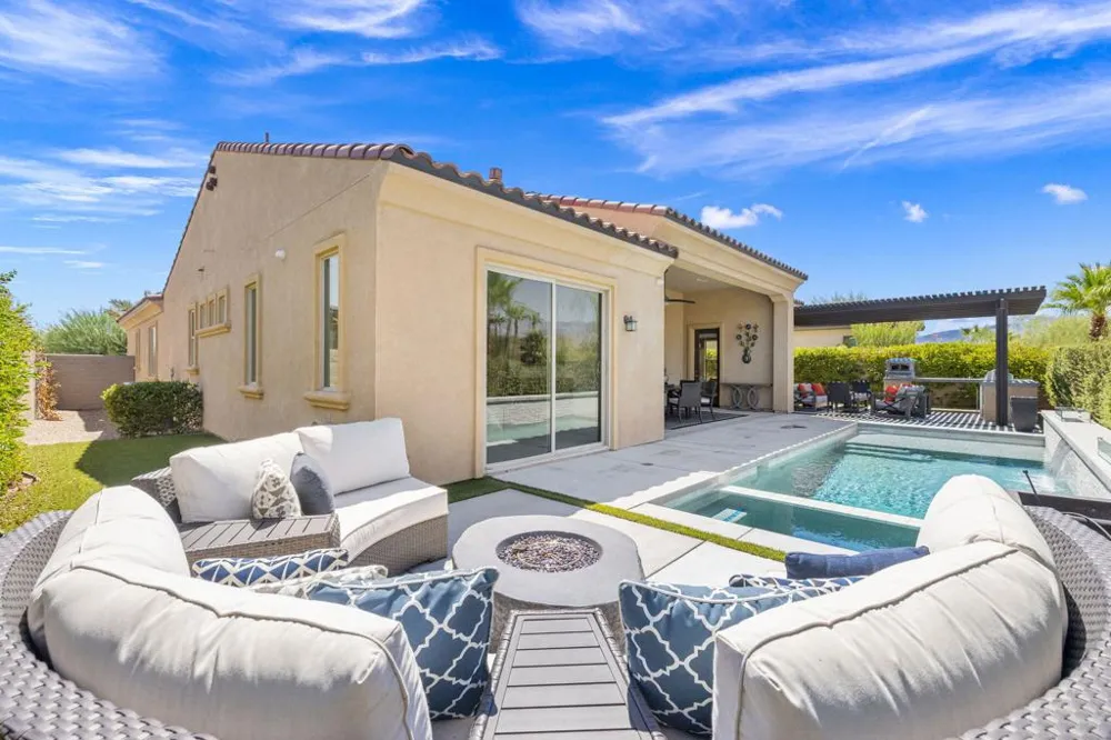 40 Burgundy Rancho Mirage, CA 92270