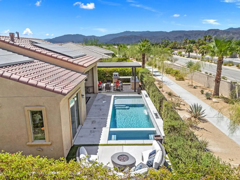 40 Burgundy Rancho Mirage, CA 92270