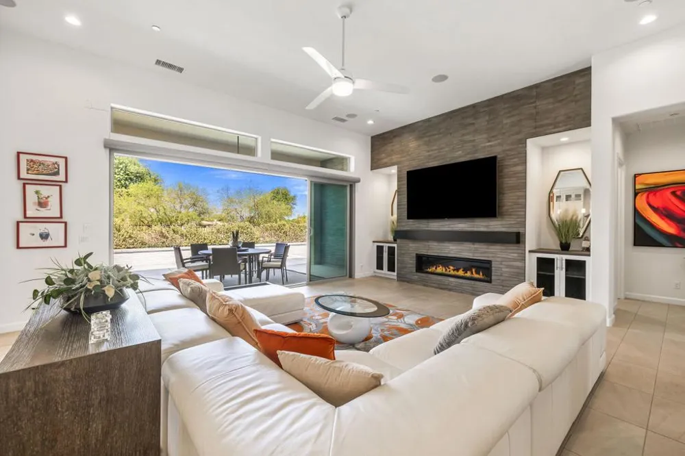 40 Burgundy Rancho Mirage, CA 92270