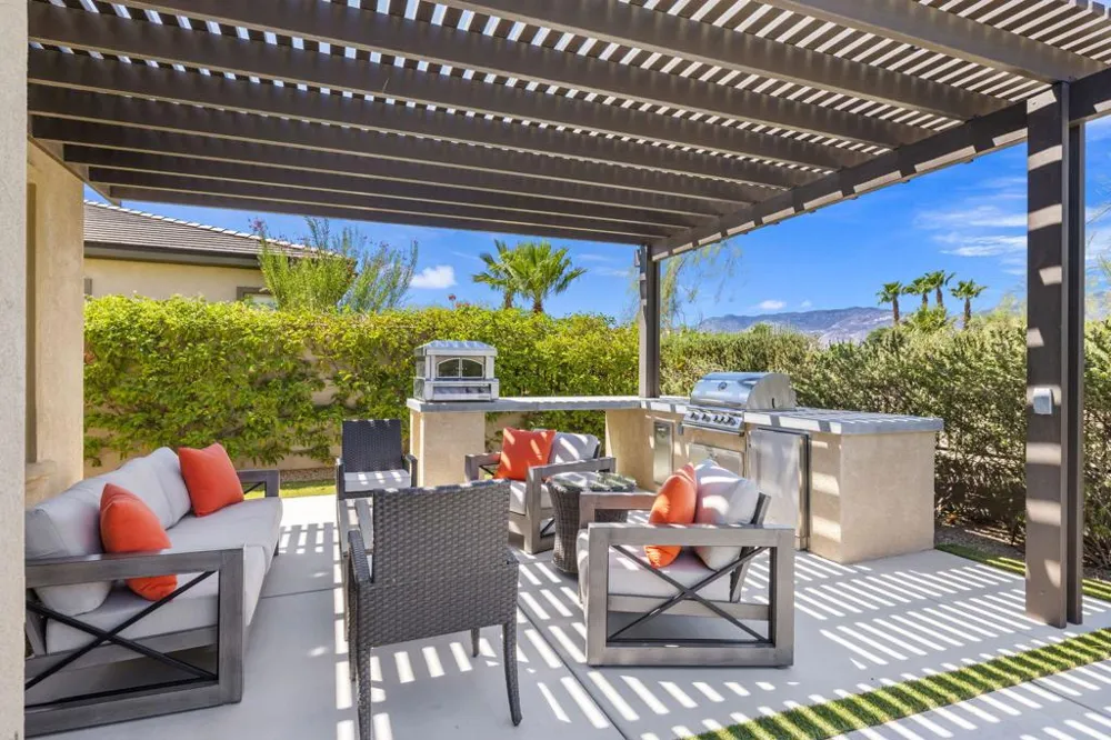 40 Burgundy Rancho Mirage, CA 92270