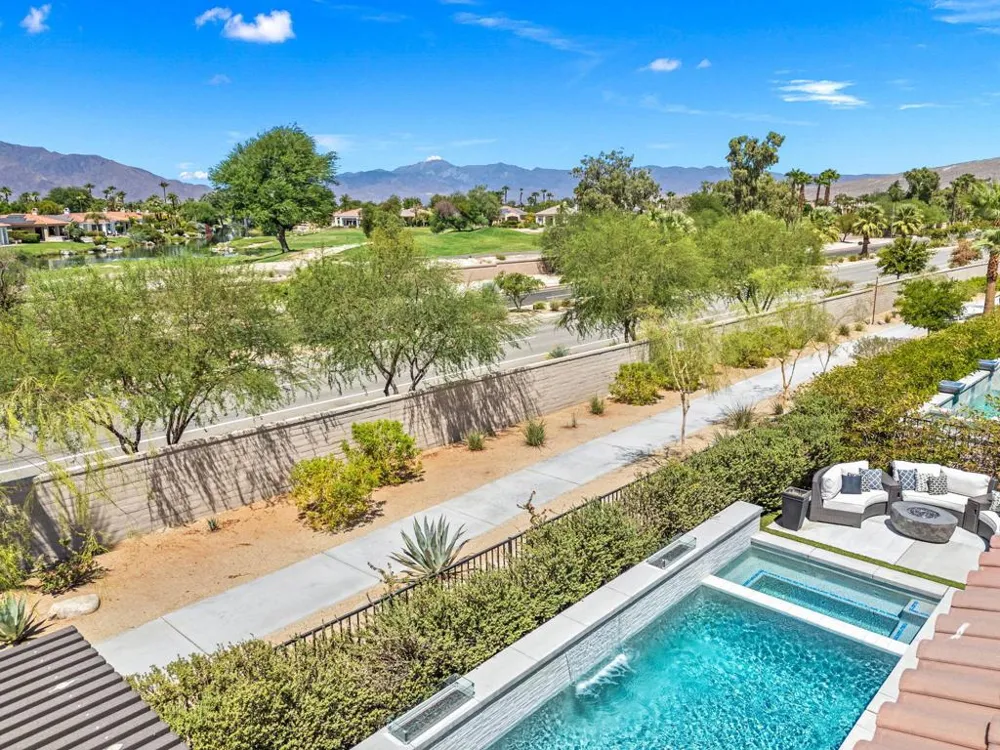 40 Burgundy Rancho Mirage, CA 92270