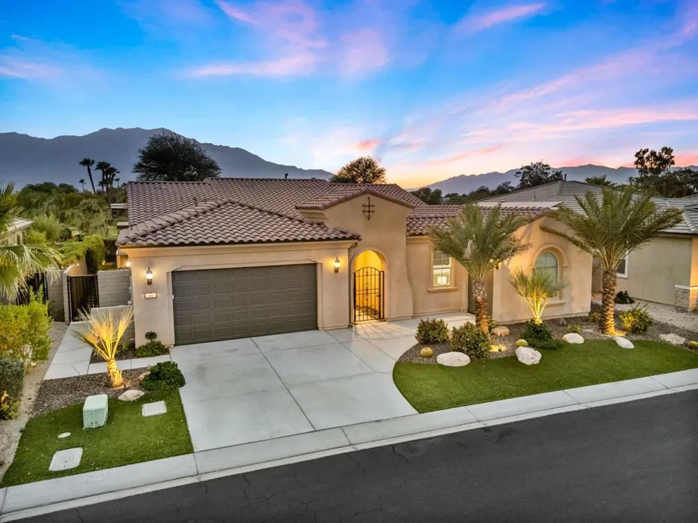 40 Burgundy Rancho Mirage, CA 92270