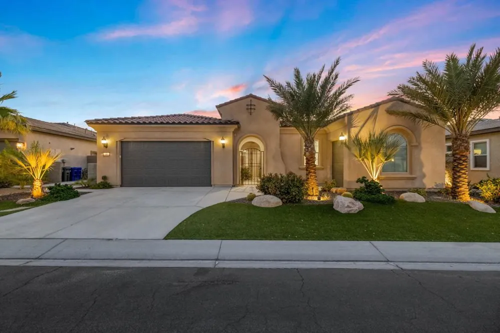 40 Burgundy Rancho Mirage, CA 92270