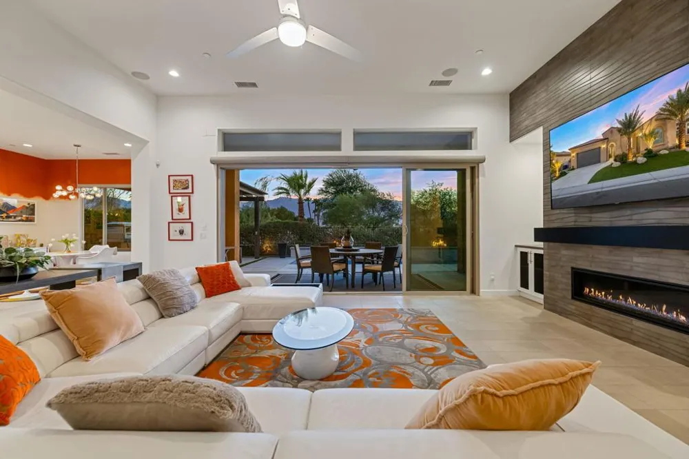 40 Burgundy Rancho Mirage, CA 92270