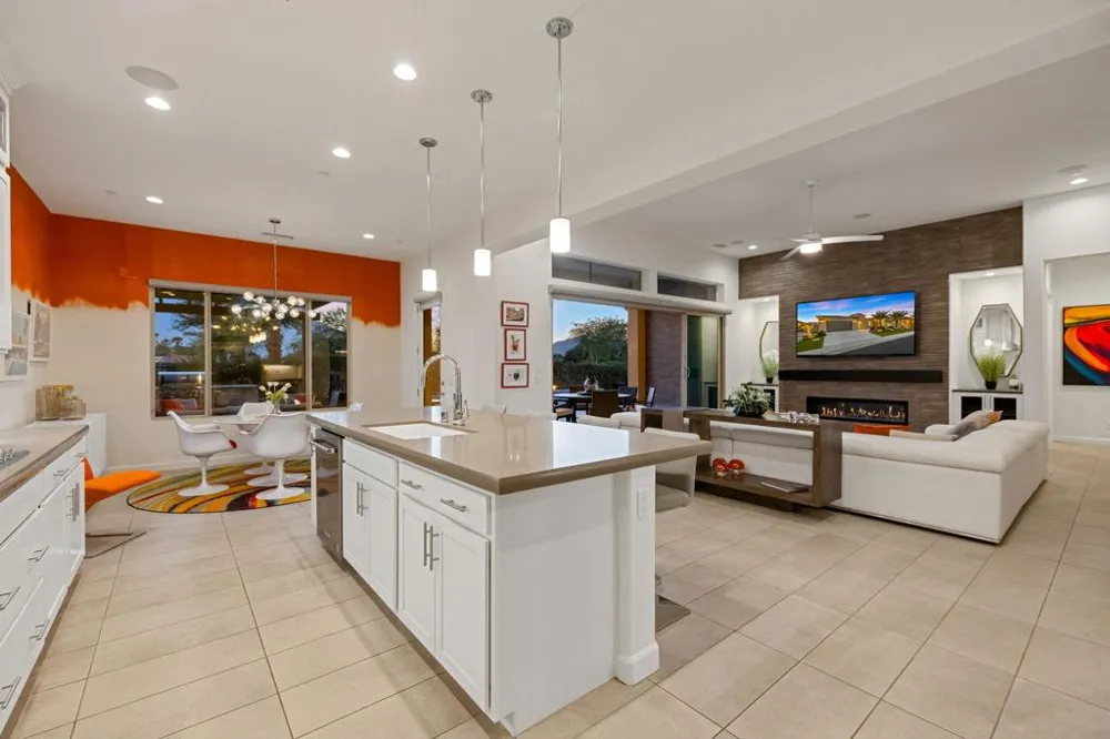 40 Burgundy Rancho Mirage, CA 92270