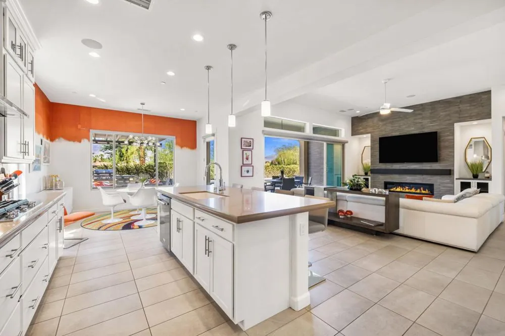 40 Burgundy Rancho Mirage, CA 92270