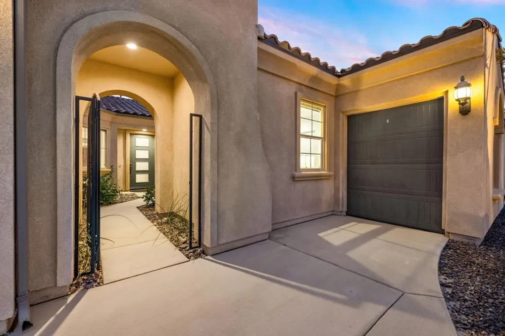 40 Burgundy Rancho Mirage, CA 92270