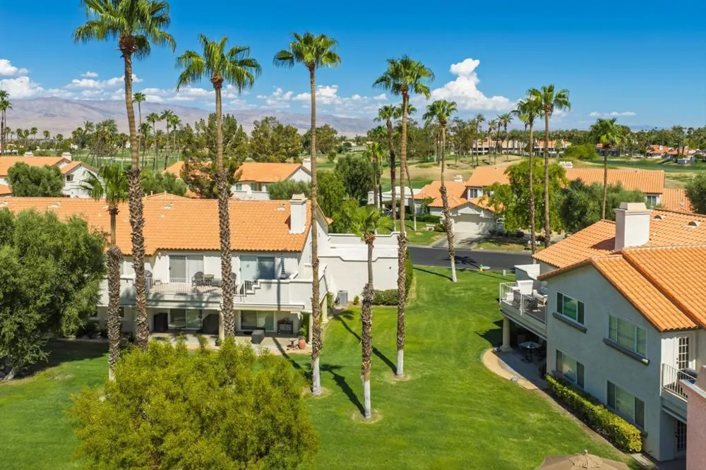 752 Vista Lago Drive Palm Desert, CA 92211