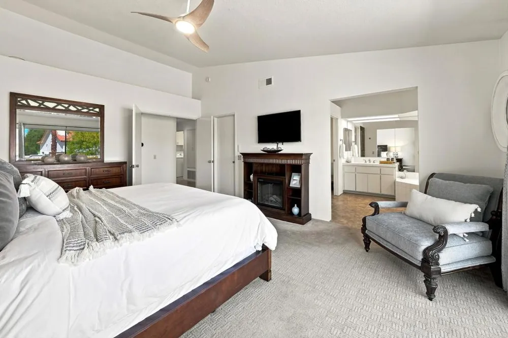 752 Vista Lago Drive Palm Desert, CA 92211