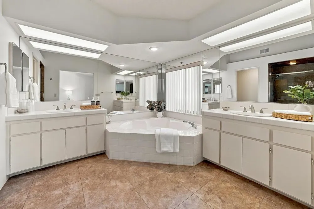 752 Vista Lago Drive Palm Desert, CA 92211