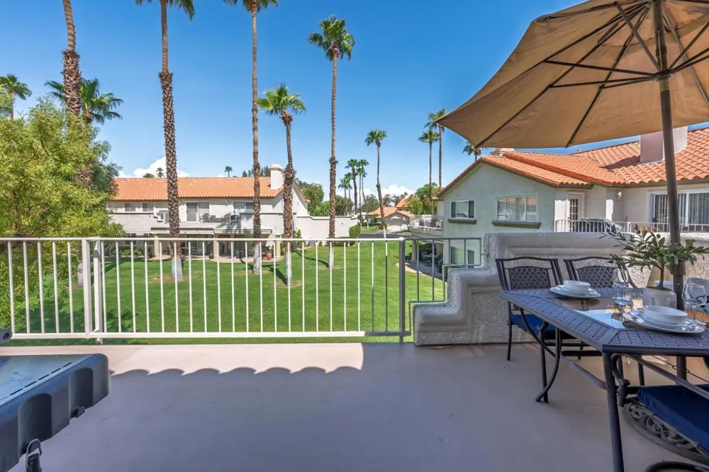 752 Vista Lago Drive Palm Desert, CA 92211