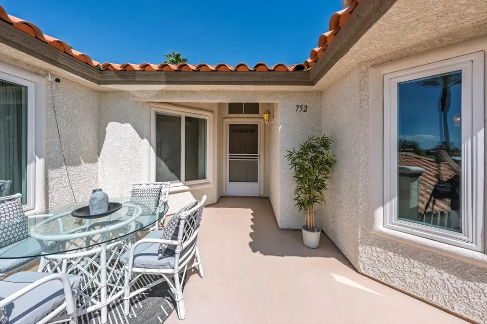 752 Vista Lago Drive Palm Desert, CA 92211