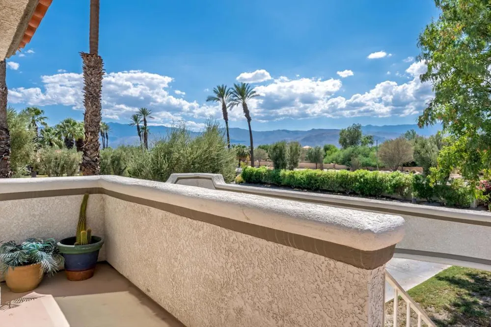 752 Vista Lago Drive Palm Desert, CA 92211
