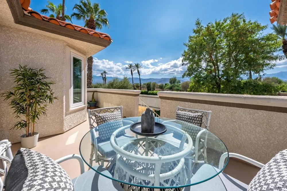 752 Vista Lago Drive Palm Desert, CA 92211