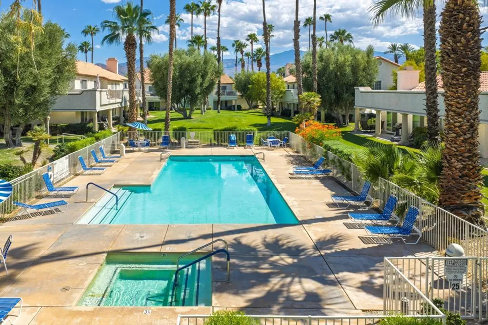752 Vista Lago Drive Palm Desert, CA 92211