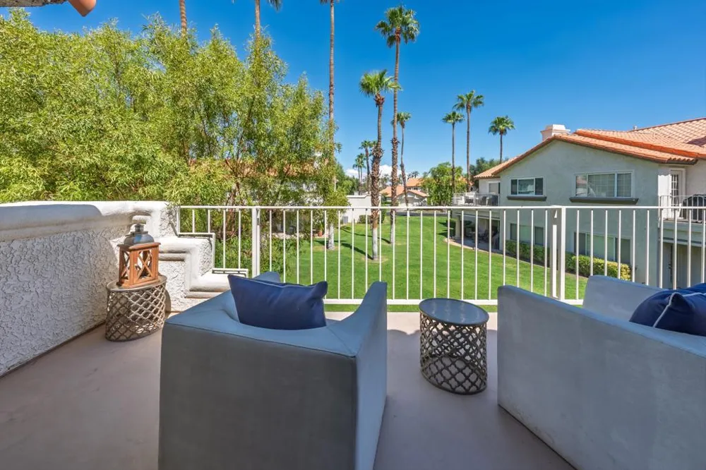 752 Vista Lago Drive Palm Desert, CA 92211