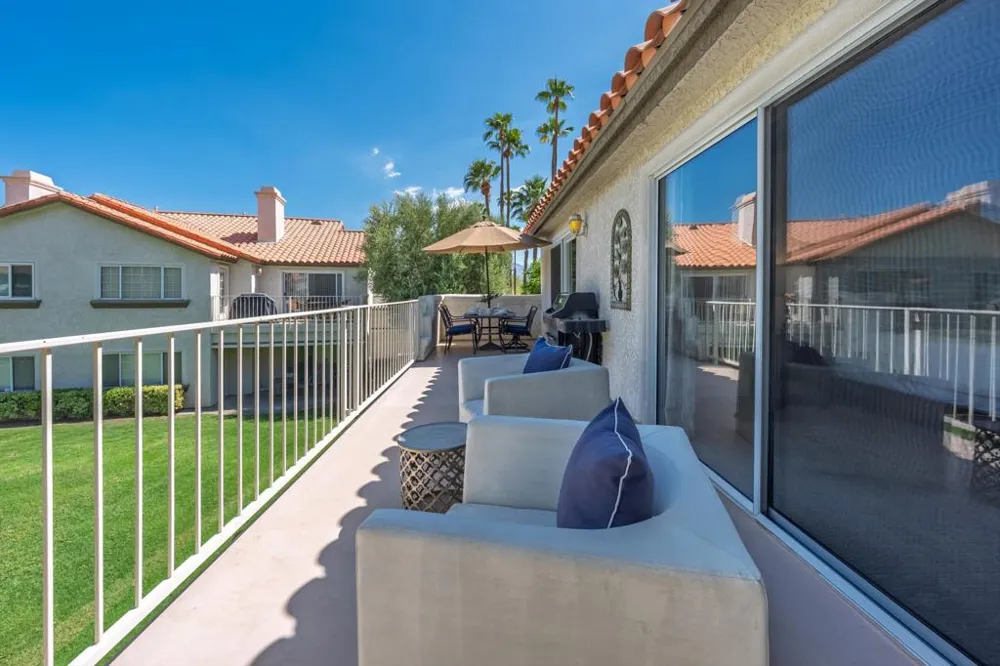 752 Vista Lago Drive Palm Desert, CA 92211