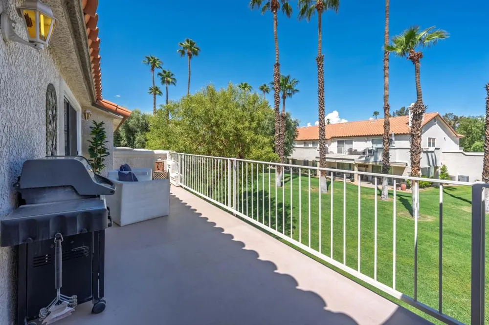 752 Vista Lago Drive Palm Desert, CA 92211