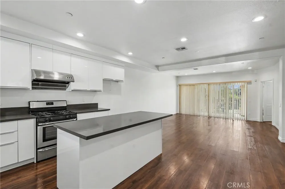 201 Azusa Avenue #6 Azusa, CA 91702