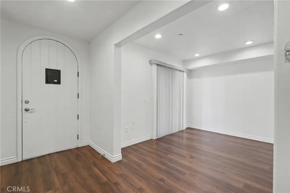 201 Azusa Avenue #6 Azusa, CA 91702