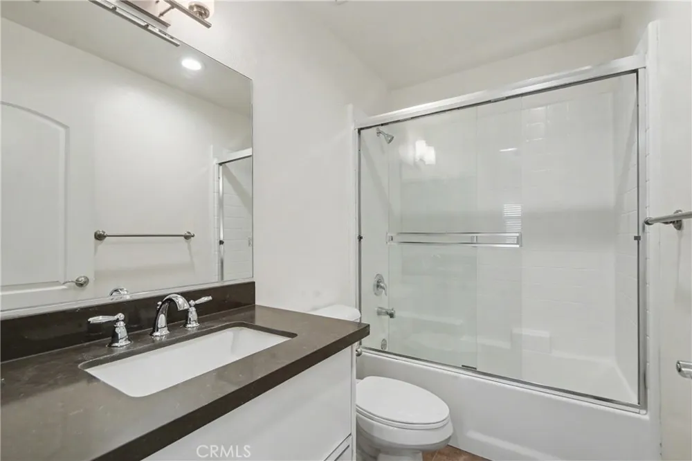 201 Azusa Avenue #6 Azusa, CA 91702