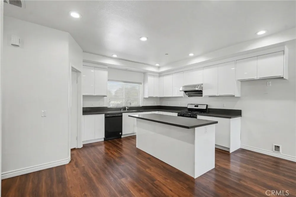 201 Azusa Avenue #6 Azusa, CA 91702