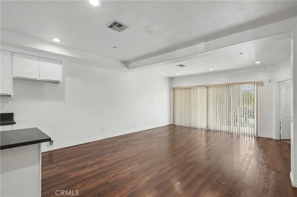 201 Azusa Avenue #6 Azusa, CA 91702